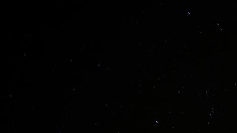 La luna tiene una influencia importante en la Tierra.