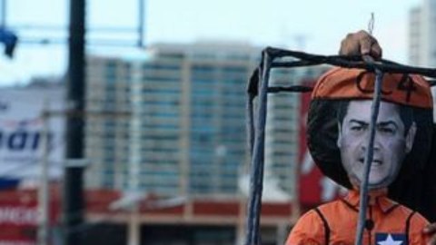 Los partidarios de la oposición se han hecho eco de los señalamientos contra Juan Orlando Hernández.