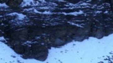 El lago Roopkund está en la parte inferior de una ladera en Trisul, en el Himalaya.