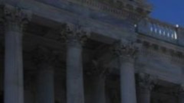 El paquete de estímulo a la economía de Biden se aprobó solamente con los votos del Partido Demócrata.