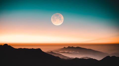 La luna te puede ayudar a manifestar tus deseos.