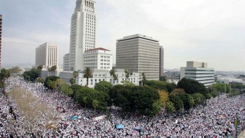 En la foto, la marcha histórica por la reforma migratoria realizada en Los Ángeles en 2006.