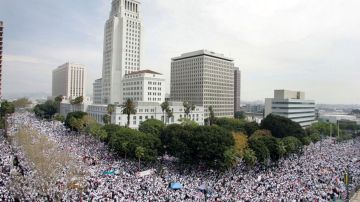 En la foto, la marcha histórica por la reforma migratoria realizada en Los Ángeles en 2006.