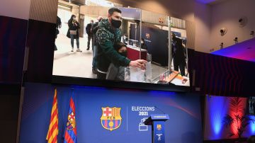 Leo Messi ejerció el derecho de su voto en el Camp Nou.
