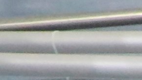 Niñas y mujeres en fila para recibir alimentos una instalación temporal en Donna, Texas.