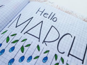 En marzo termina el invierno y comienza primavera.