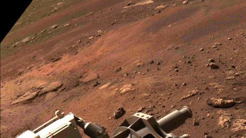 Imagen tomada durante el primer viaje del rover Perseverance de la NASA en Marte, el 4 de marzo de 2021.