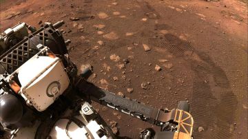 Imagen tomada durante el primer viaje del rover Perseverance de la NASA en Marte, el 4 de marzo de 2021.