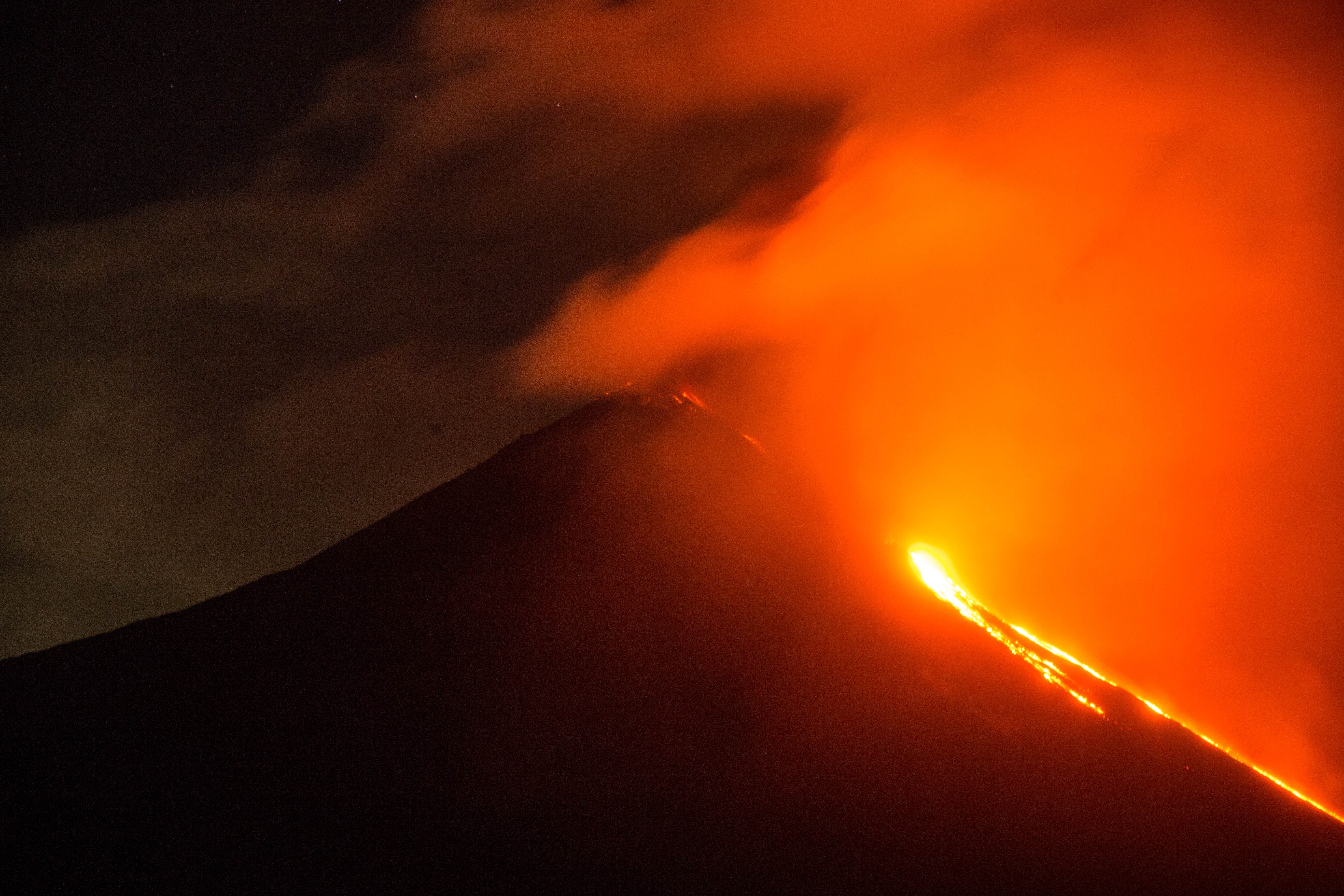 El Volcán Pacaya De Guatemala Entra En Erupción Por Segunda Vez En Tres ...