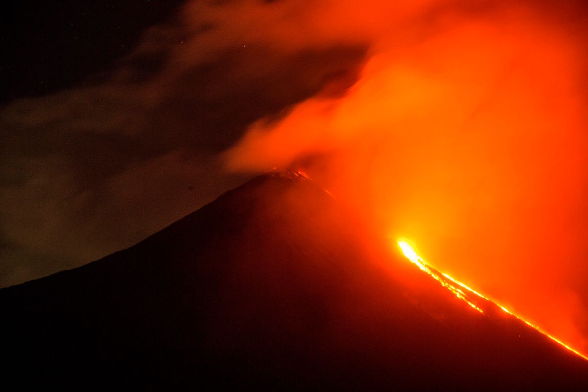La erupción del volcán Pacaya vista desde San Vicente Pacaya, en marzo.