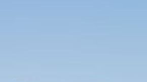 Greg Abbott criticó el albergue en San Antonio.