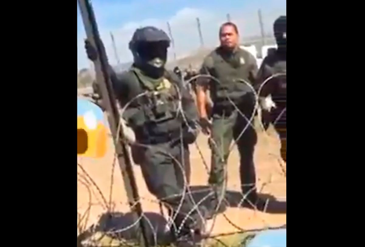 Conmueve en redes sociales video del diálogo entre agente fronterizo y joven mexicano