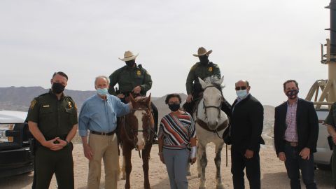 La congresista Norma Torres en su visita a la frontera. (Suministrada)
