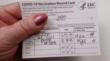CR-Tech-Inlinehero-what-to-do-with-you-vaccination-card-0421