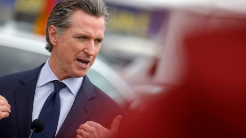 Newsom dice que no está preparado para declarar una emergencia estatal.