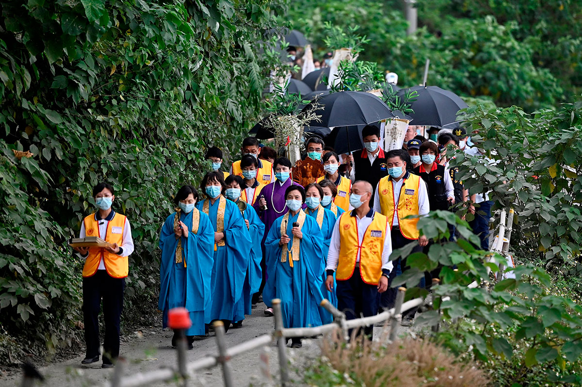Familiares de víctimas de tren en Taiwán