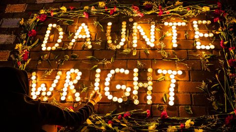 Se cumple una semana de la muerte del afroamericano
Daunte Wright en medio de protestas y toques de queda en Minneapolis, Minnesota.