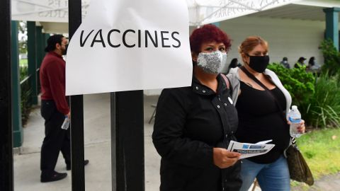 Autoridades recomiendan la vacunación para estar protegidos ante las nuevas variantes. / foto: getty.