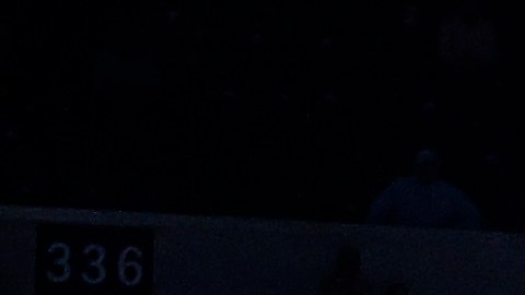 Jalen Suggs, de Gonzaga, tira desde larga distancia para una canasta memorable.
