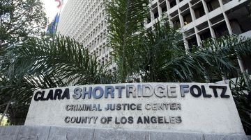 Fachada del edificio de justicia criminal del Condado de Los Ángeles.