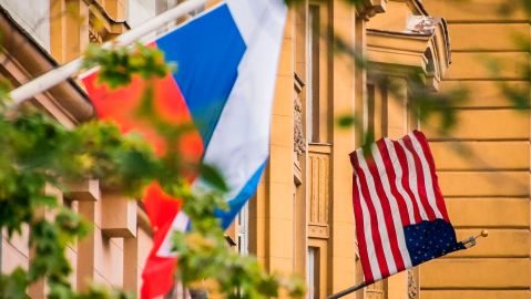 Banderas de Rusia y Estados Unidos