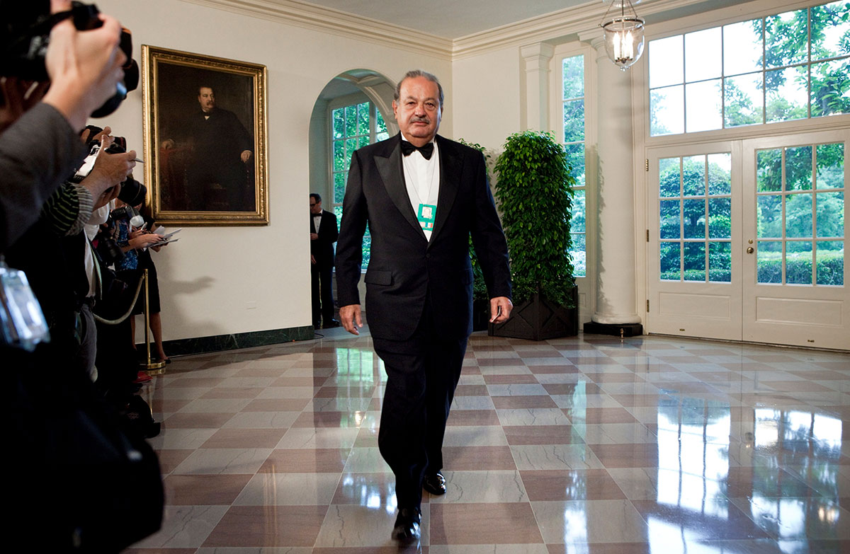 Carlos Slim se mantiene como uno de los hombres más ricos de México según la revista Forbes.