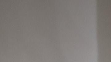 Trabajador en una habitación de hotel