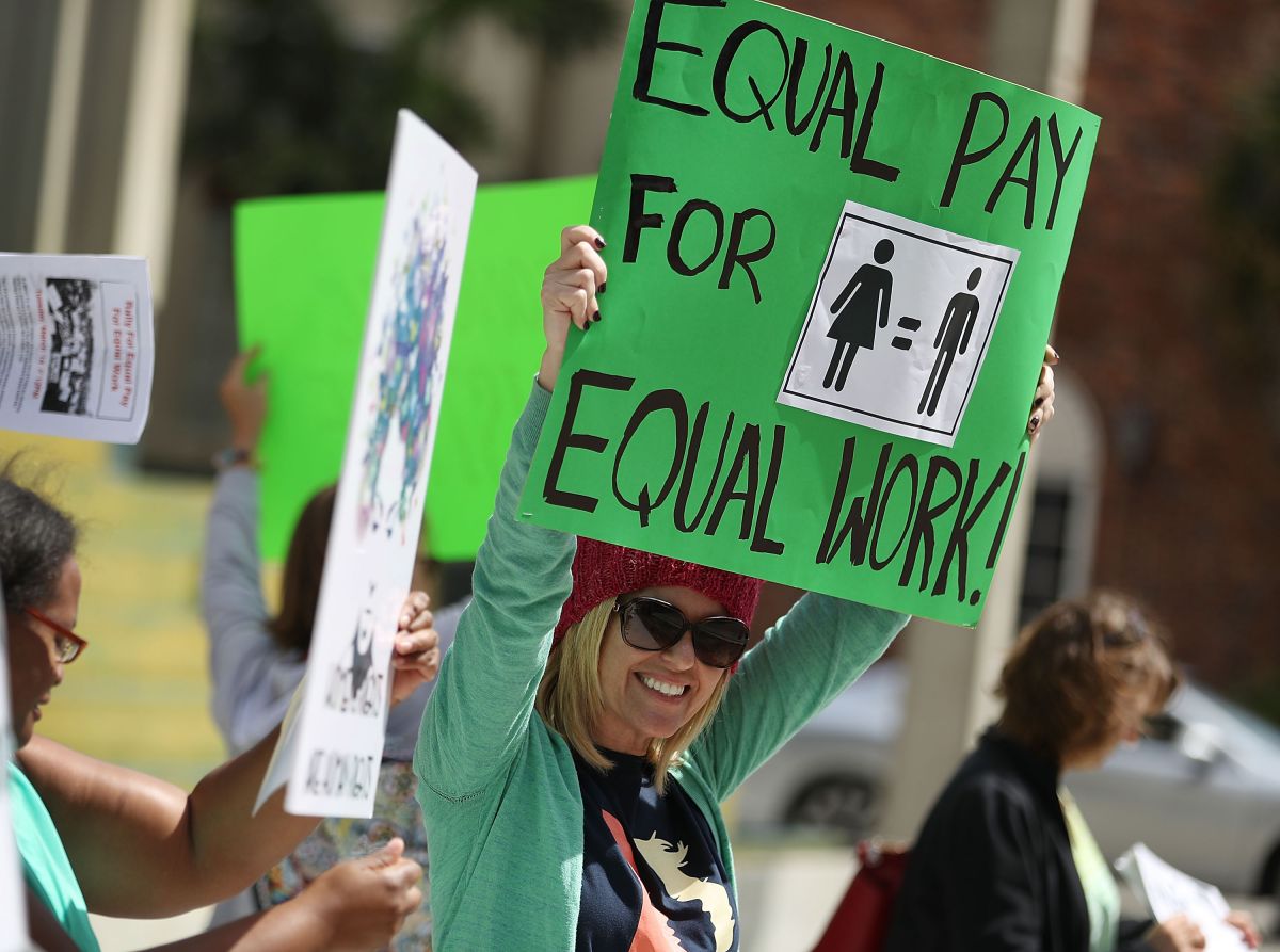 Las mujeres reclaman un pago igual por el mismo trabajo desde hace décadas.
