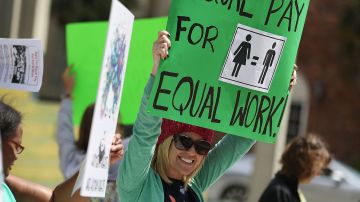 Las mujeres reclaman un pago igual por el mismo trabajo desde hace décadas.