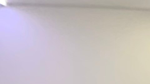 Lily Vaquero abre su barbería y estética ambulante. (Araceli Martínez/La Opinión)