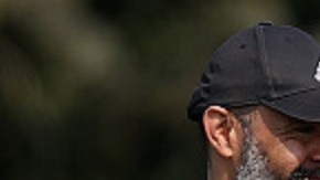 El mexicano sigue entrenando con una protección.