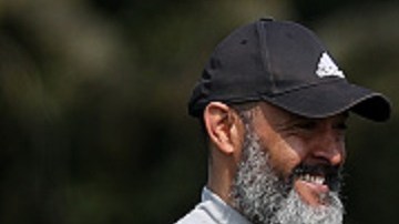 El mexicano sigue entrenando con una protección.