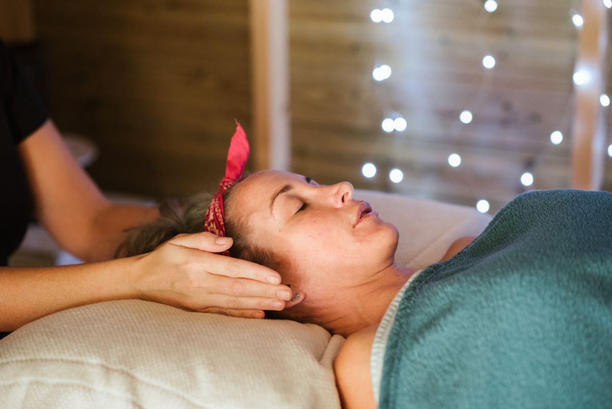 Cómo opera el Reiki para sanarte a través de la energía