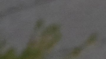 La gente sostiene carteles en una vigilia en Columbus, Ohio, en memoria de Ma'Khia Bryant.