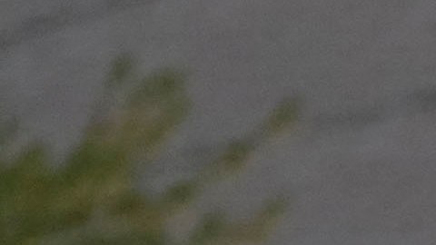 La gente sostiene carteles en una vigilia en Columbus, Ohio, en memoria de Ma'Khia Bryant.