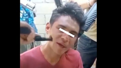 Presuntos integrantes del CJNG secuestran migrante.