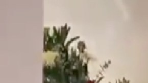 VIDEO: Alex Quintero fue despedido entre coronas de flores, alcohol y su folclórico traje naranja