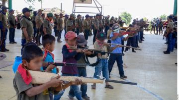 VIDEO: Así entrenan a niños de entre 6 y 11 años para enfrentar a narcos al sur de México