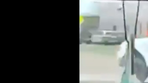 VIDEO: Hombre blanco de 61 años arrastra con camioneta a policía y lo golpea con martillo