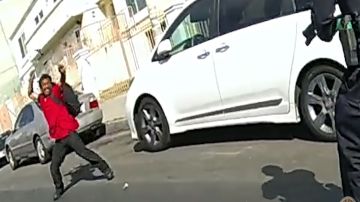 VIDEO: “Padre celestial, ayúdame”, dijo hispano antes que policías le dispararan tras lanzarles martillo en Los Angeles