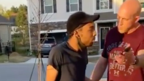 VIDEO: “Viniste al vecindario equivocado, hijo de..." sargento del Ejército agrede a joven afroamericano