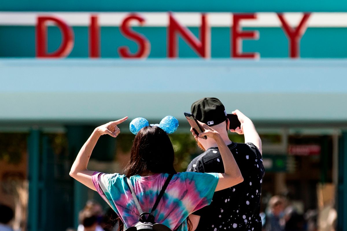 Disney will expand its commercial agreement with Target, but will close 60 stores in the US.