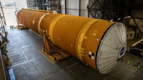 La parte central  del Sistema de lanzamiento espacial (SLS) llegó a Florida el 29 de abril de 2021.