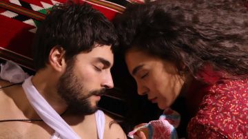 Ebru Şahin y Akin Akinözü protagonizan 'Hercai', la nueva serie turca de Telemundo