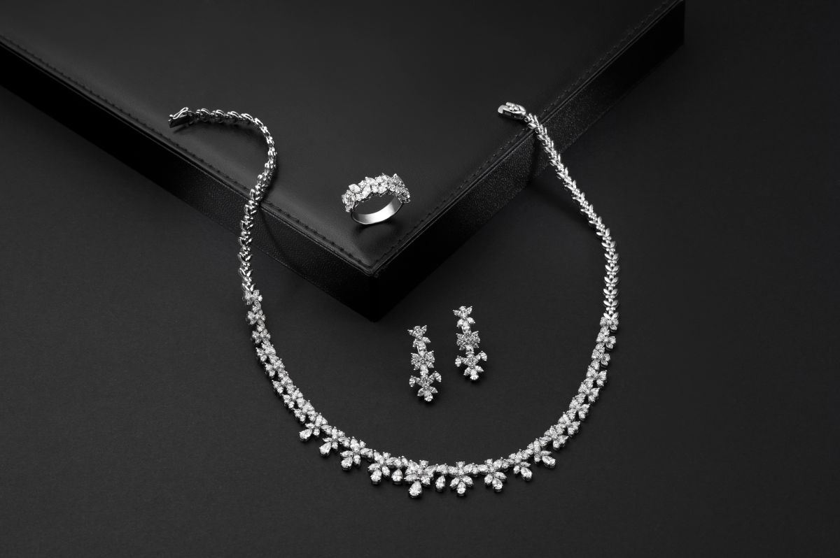 Las mejores opciones de sets de joyas para combinar con tu vestido de quinceañera - La Opinión Las mejores opciones de sets de joyas para combinar con tu vestido de quinceañera - La Opinión