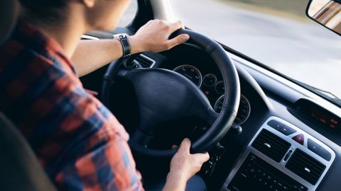 Aunque las carreteras estaban vacías por la pandemia, fueron más mortales para los conductores el año pasado. / fotos: getty