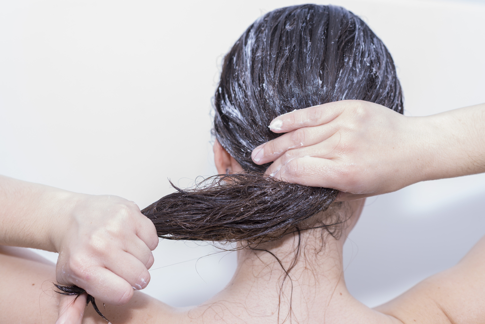 Если при мытье головы склеиваются волосы