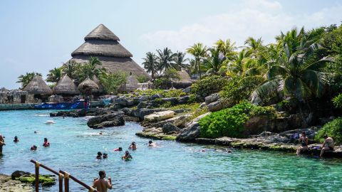 Xcaret, muerte niño de 13 años al ser succionado por un filtro sin tapa.