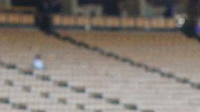 Evelyn Zamora-Gaona junto a su esposo Adrián Gaona en el estadio de los Dodgers pre-pandemia. (Suministrada)