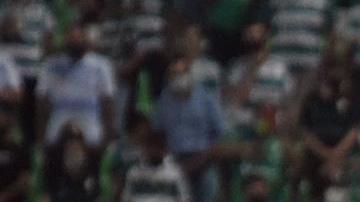 Los fanáticos en el estadio repudiaron los errores de Pablo Montero.